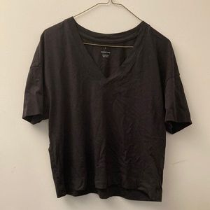 Everlane’s The Organic Cotton Slouchy V-neck tshirt.